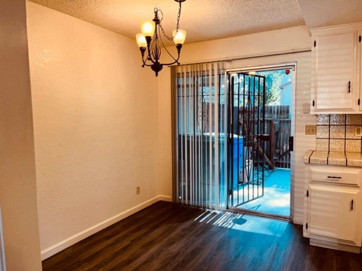 Sacramento Townhome: 6217 Riverside Blvd. - Unit B
