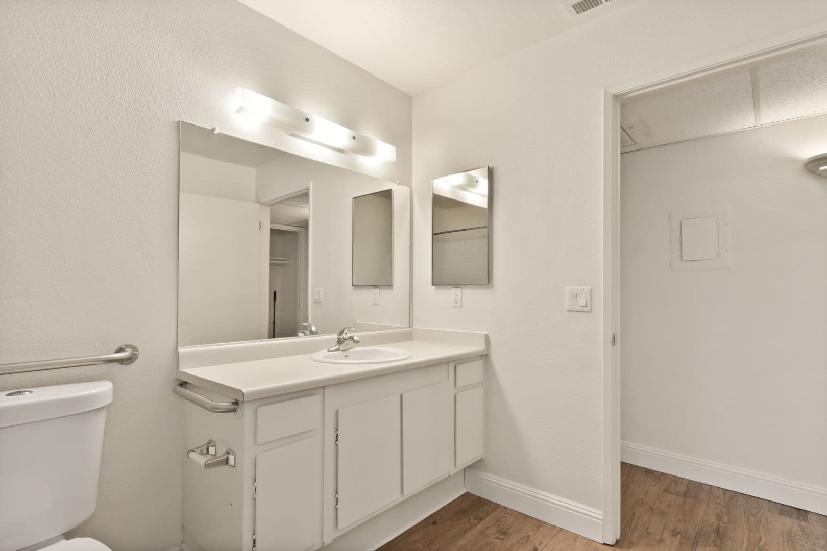 Davis Apartment: 1050 Lake Blvd.
