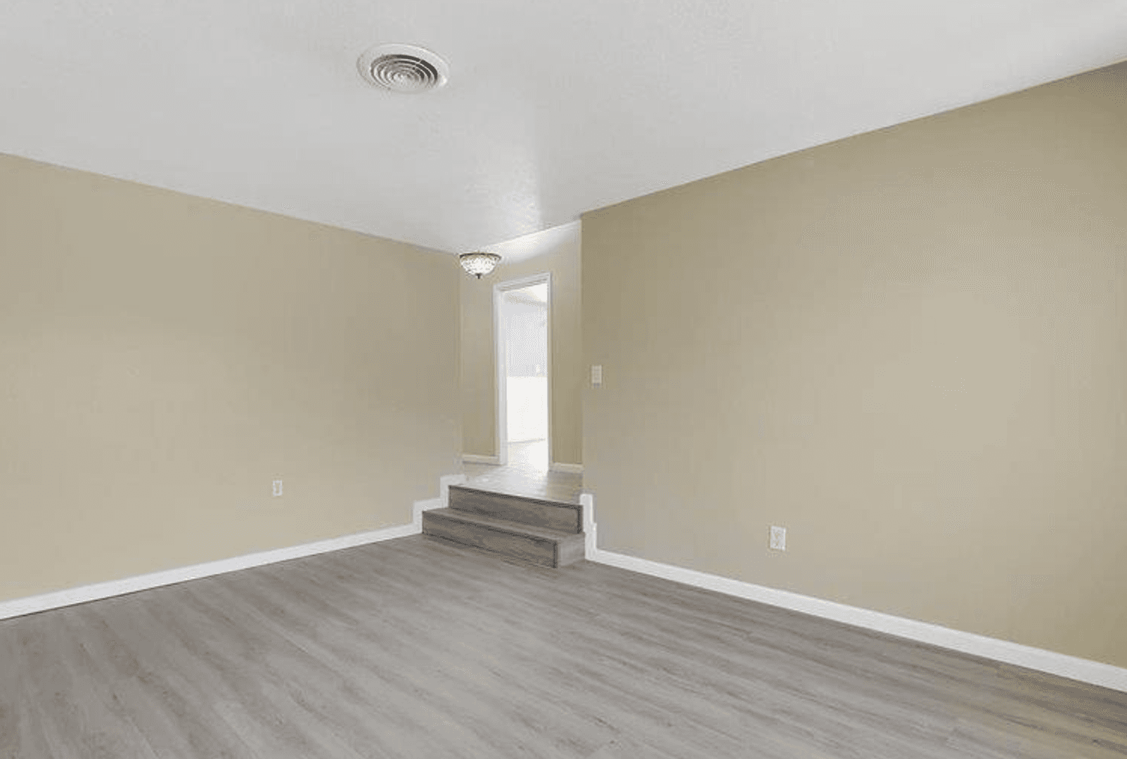 Carmichael House: 5274 Heritage Drive
