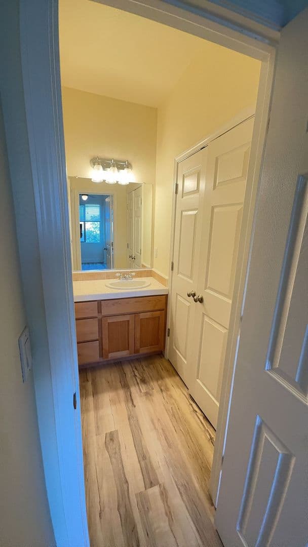 Davis House: 2315 Glacier Place, #A
