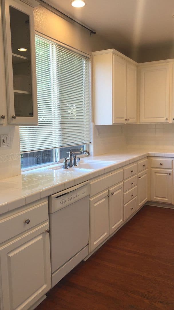 Davis House: 2951 Audubon Cir