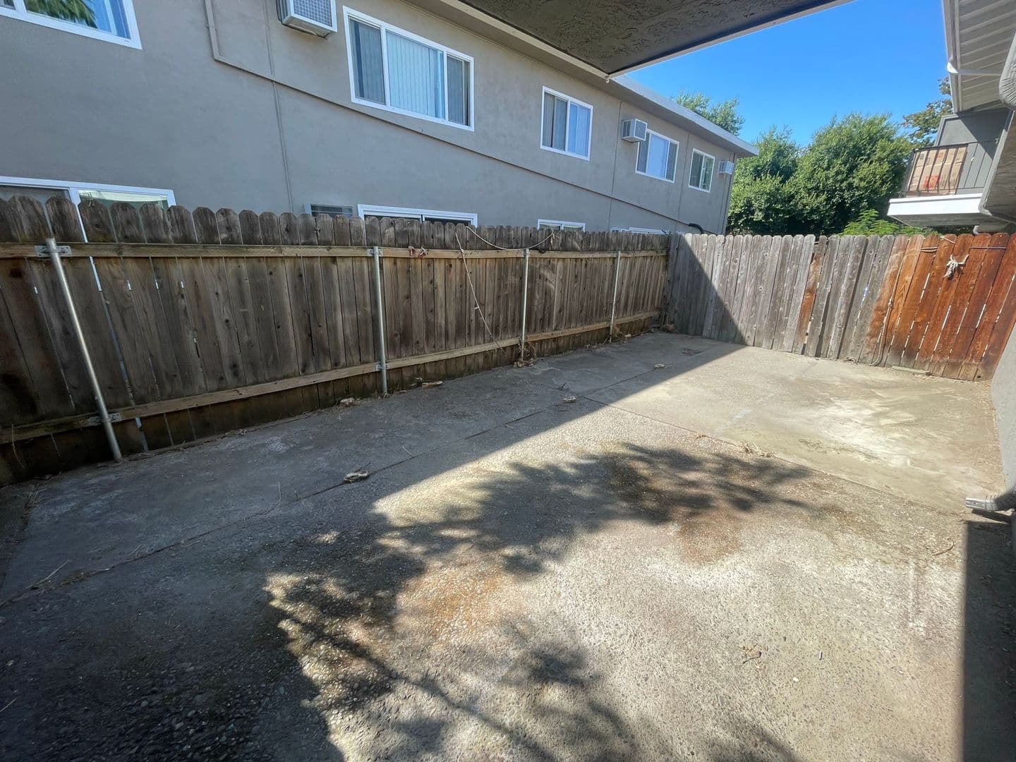 Davis Apartment: 1615-1625 E 8th Street