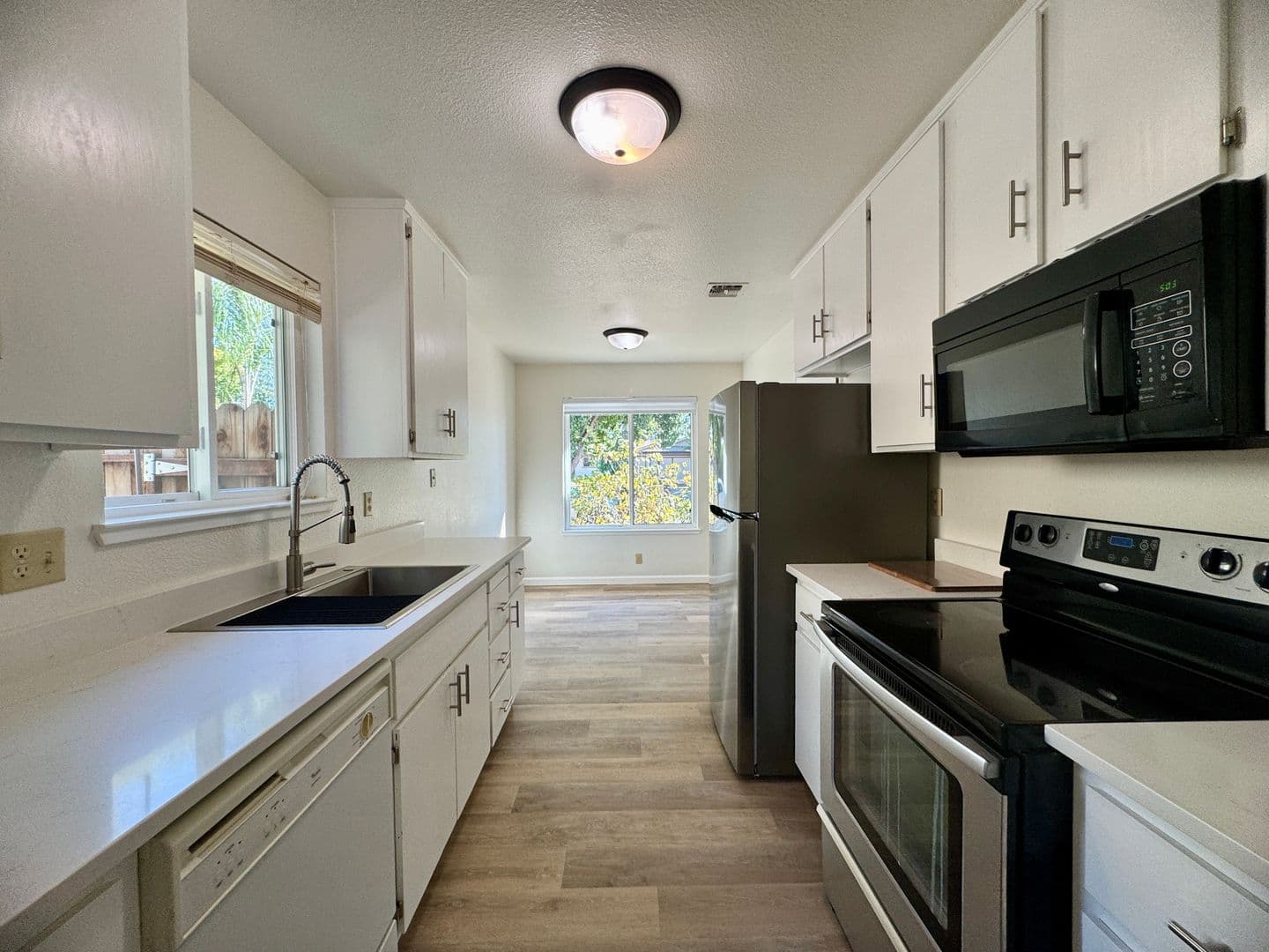 Sacramento Apartment: 4435 4465 Pow Way