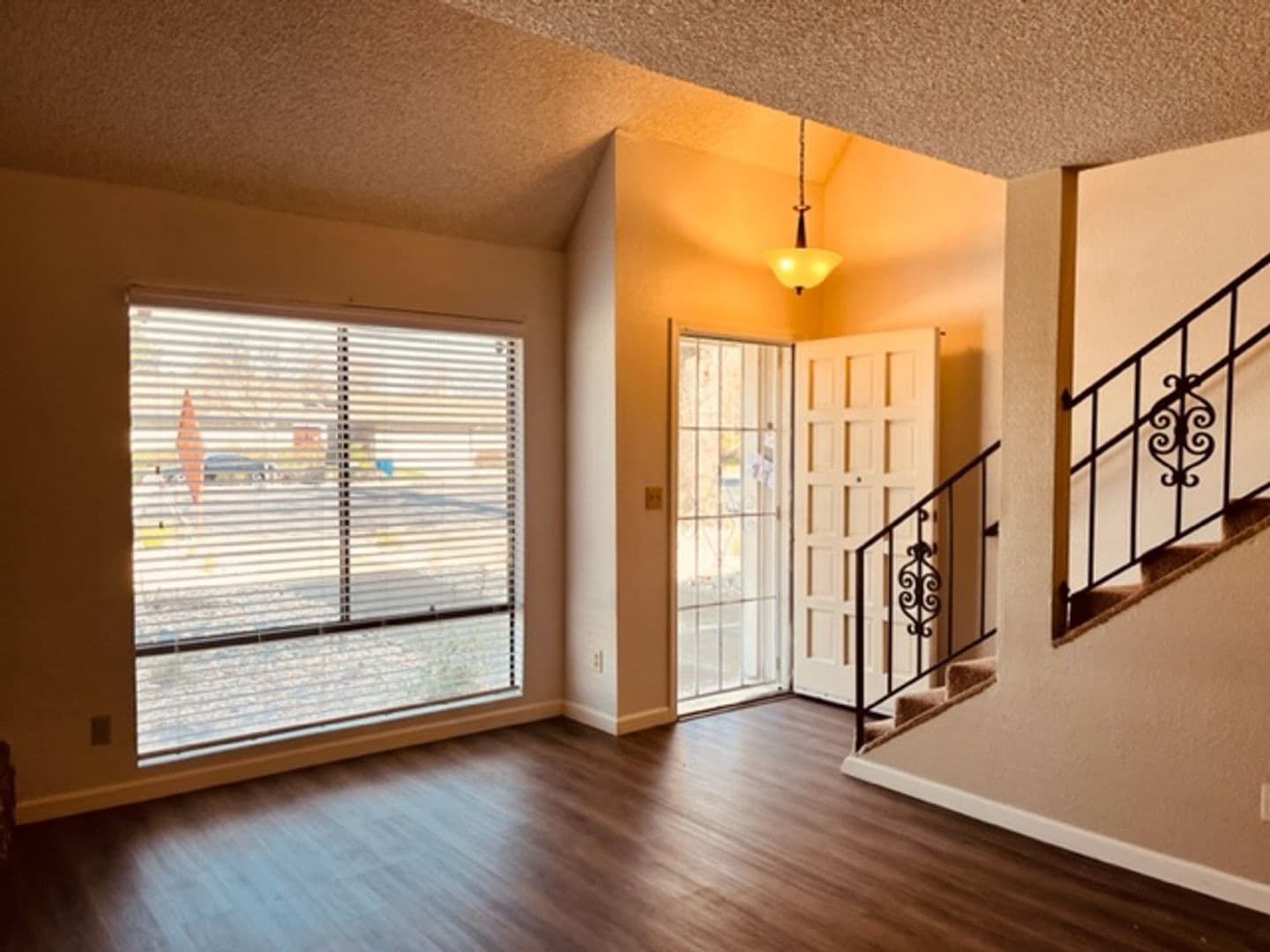 Sacramento Townhome: 6217 Riverside Blvd. - Unit B