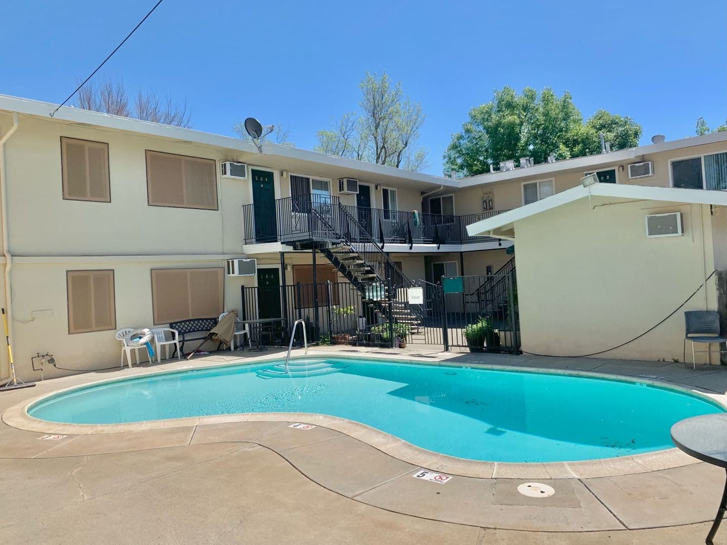 Davis Apartment: 505 - 525  I Street