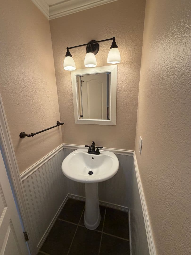 Davis Townhome: 3127 Woods Circle