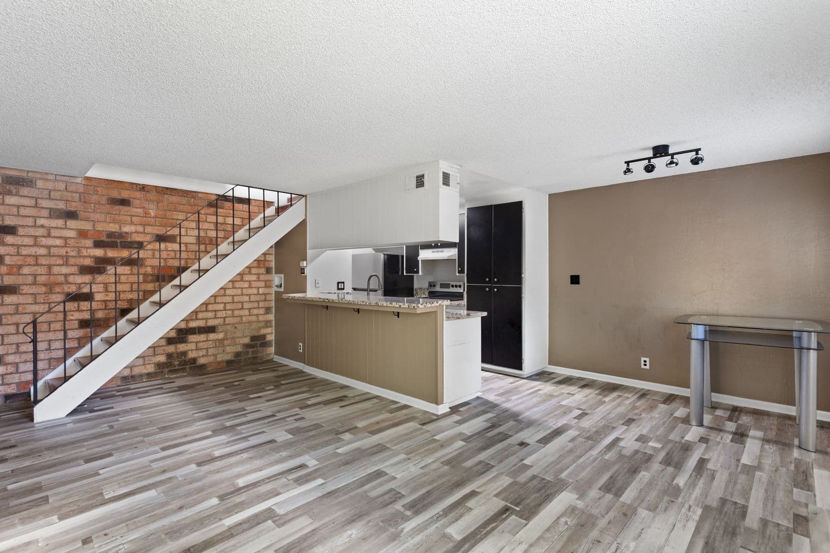 Sacramento House: 5642 Madison Avenue, #3