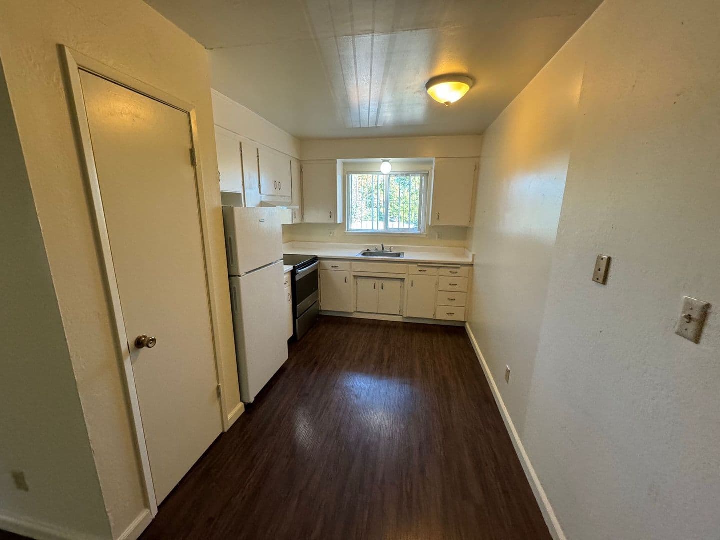 Davis Apartment: 1615-1625 E 8th Street