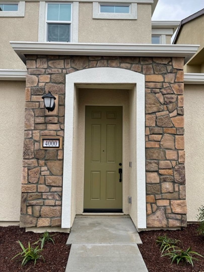 Roseville House: 4000 Matterhorn Place
