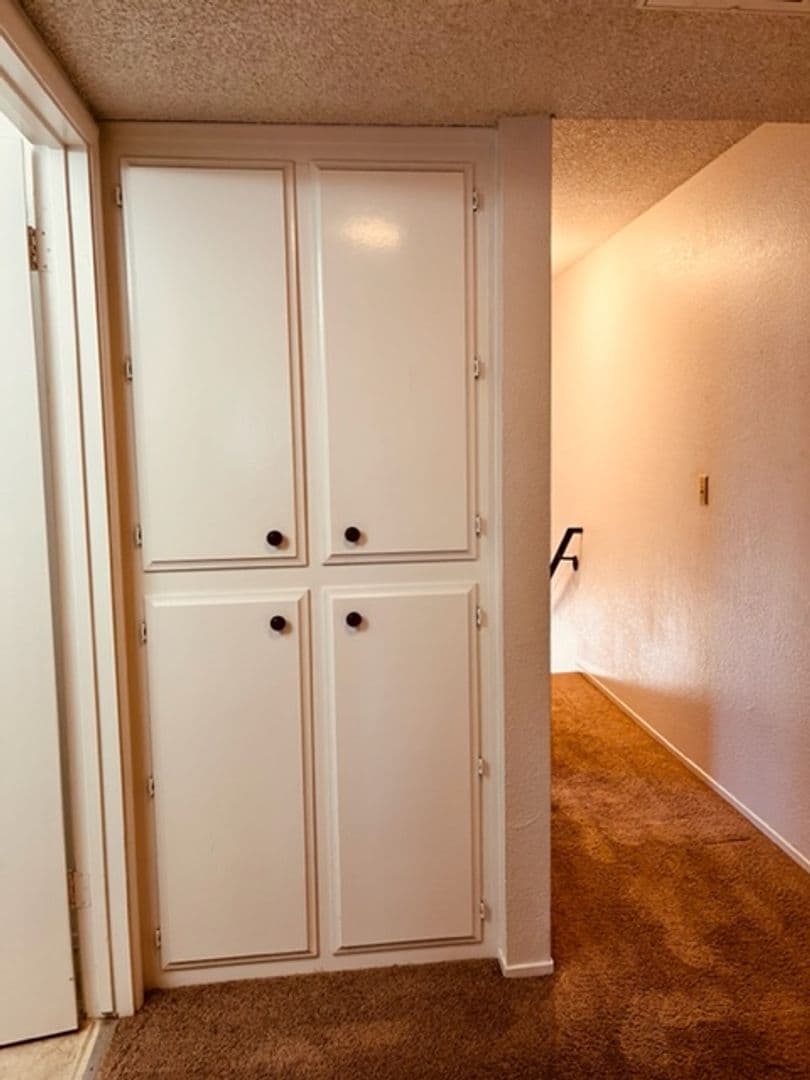 Sacramento Townhome: 6217 Riverside Blvd. - Unit B