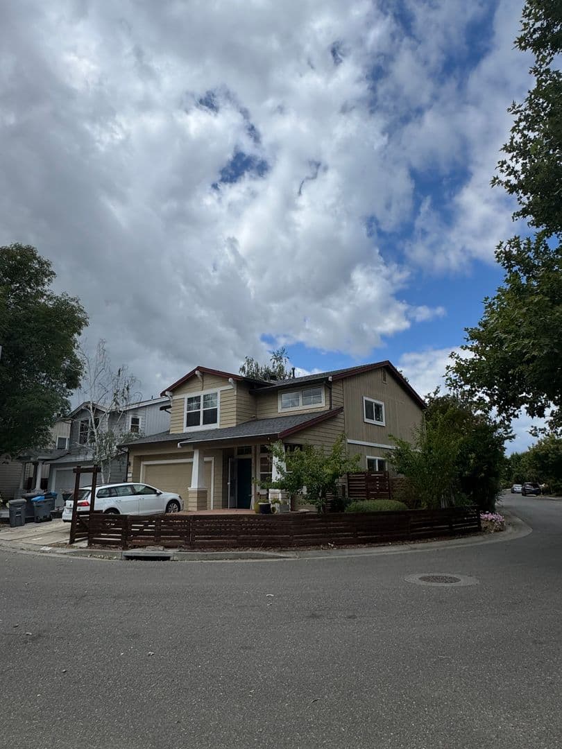 Davis House: 2277 Halsey Circle