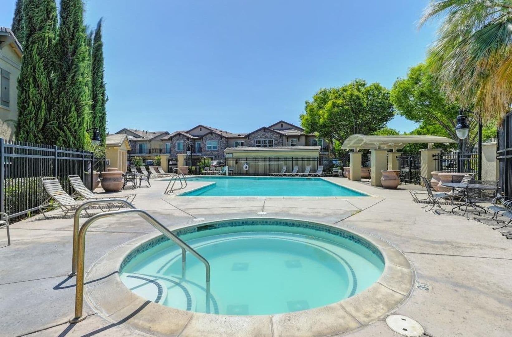Sacramento Condo: 3301 N Park Dr #3916