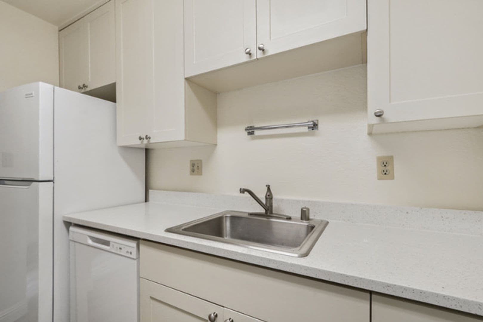 Davis Apartment: 2255 Sycamore Lane