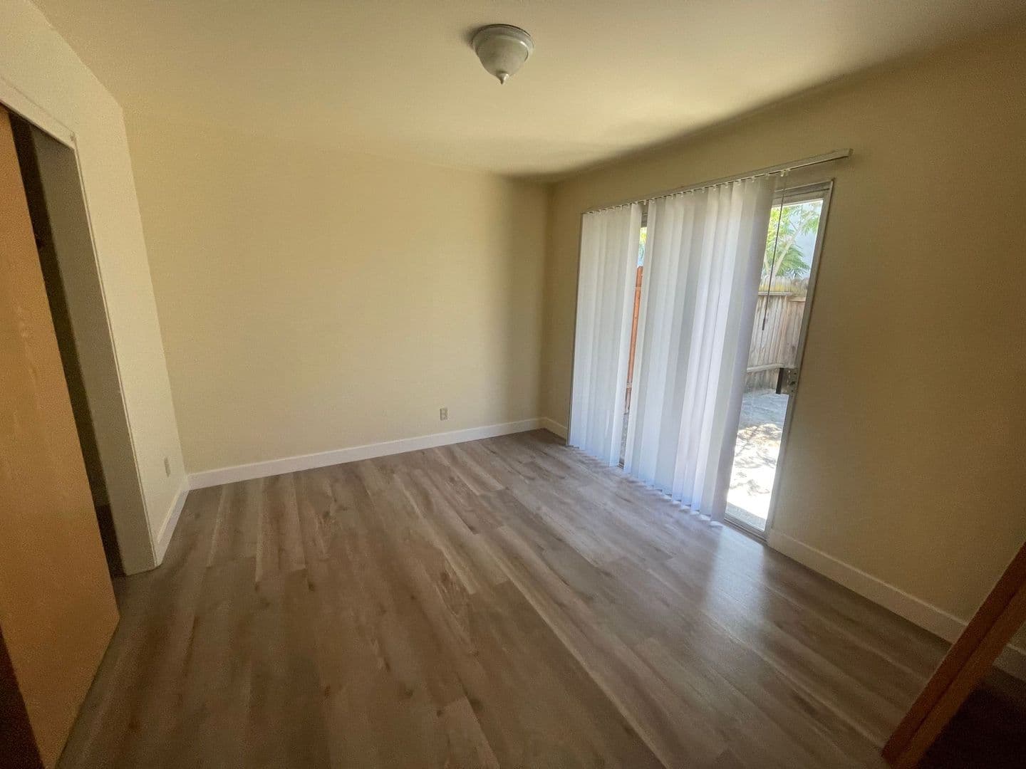 Davis Apartment: 1615-1625 E 8th Street