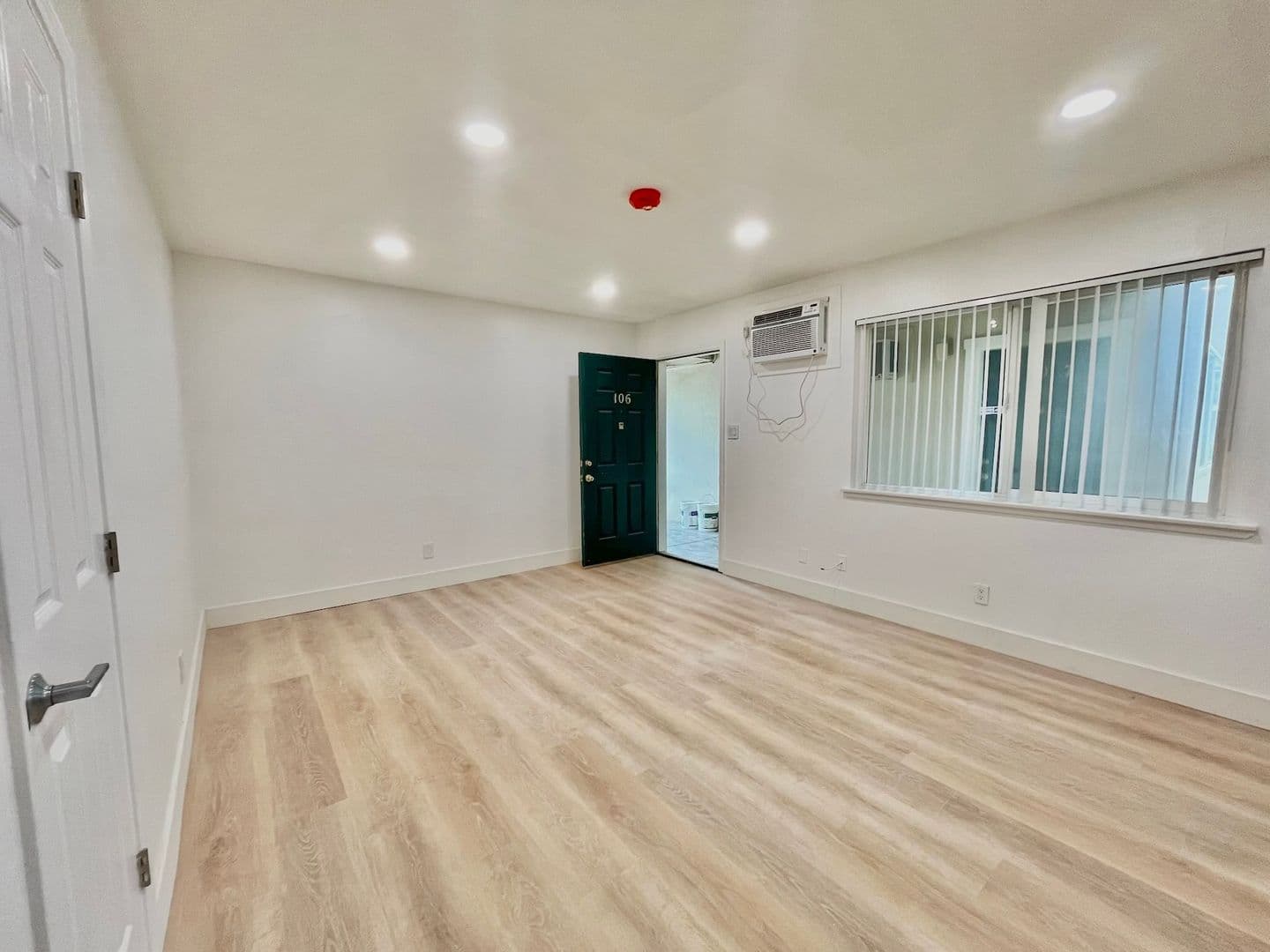 Davis Apartment: 505 - 525  I Street
