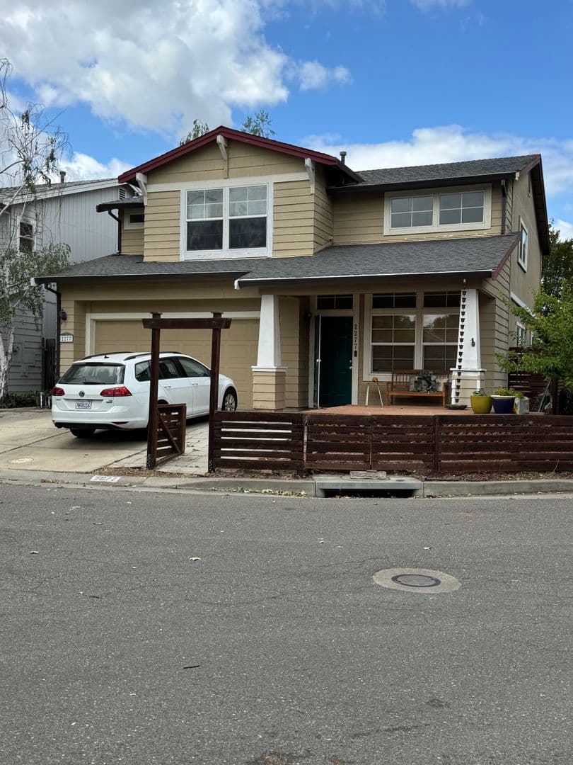 Davis House: 2277 Halsey Circle