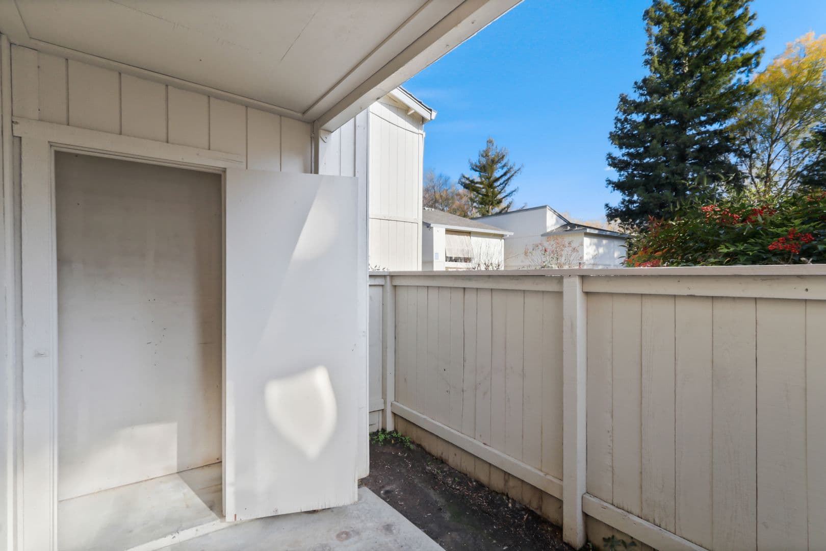Davis Apartment: 1050 Lake Blvd.