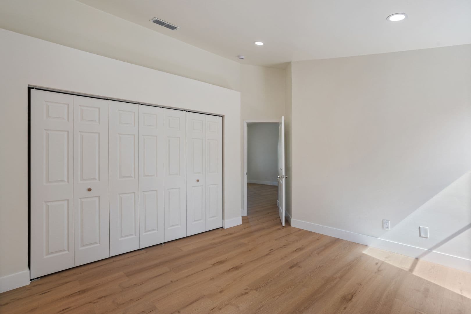 Sacramento House: 5520 Muskingham Way