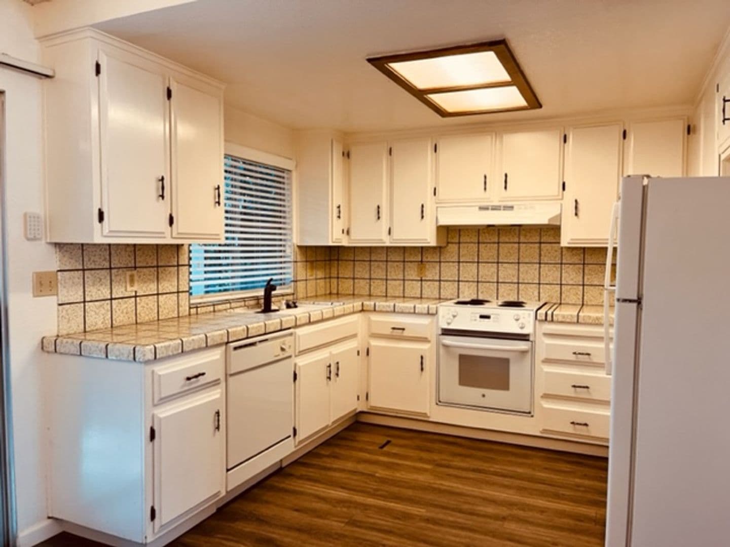 Sacramento Townhome: 6217 Riverside Blvd. - Unit B