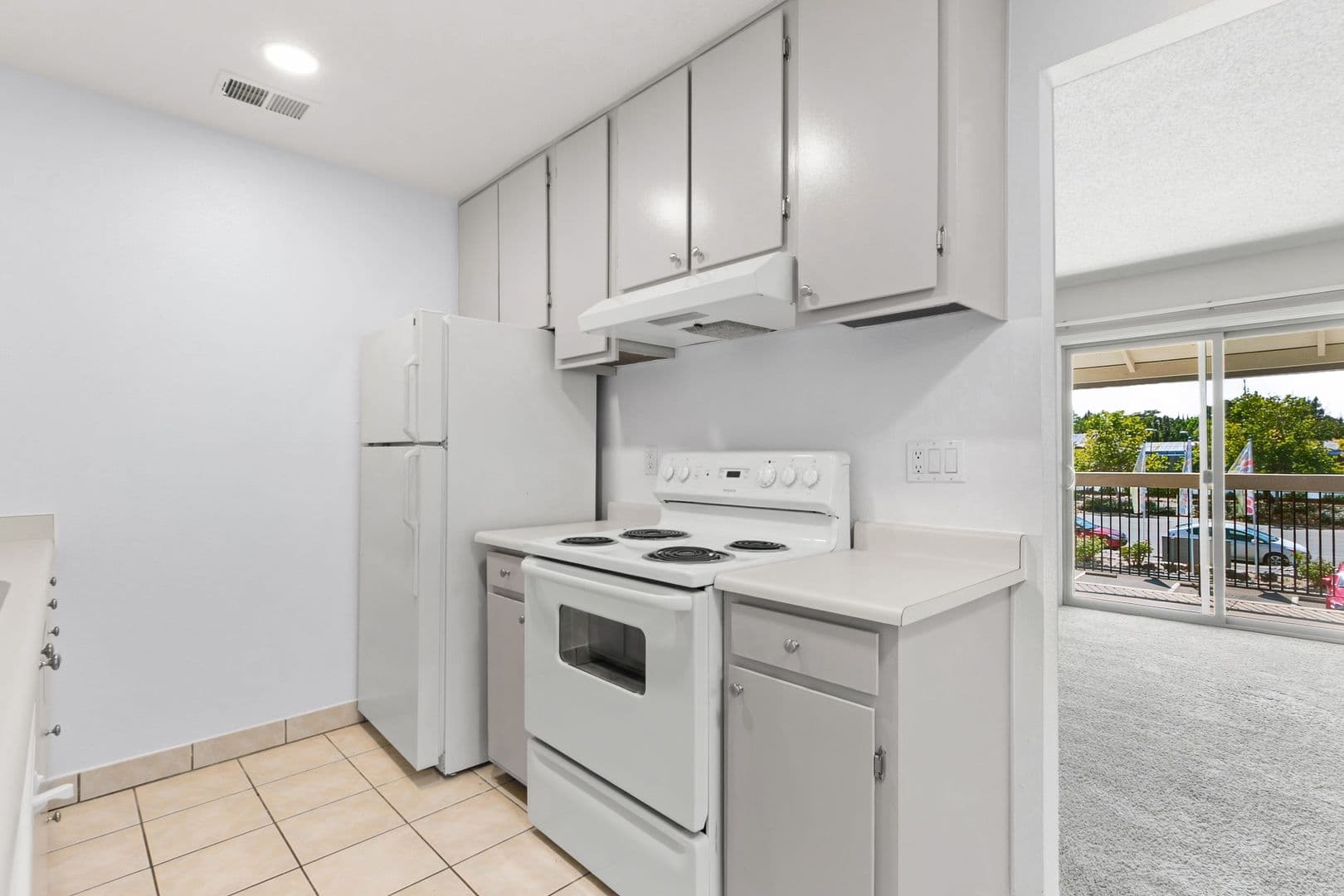 Davis Apartment: 1050 Lake Blvd.