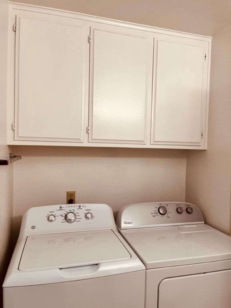 Sacramento Townhome: 6217 Riverside Blvd. - Unit B