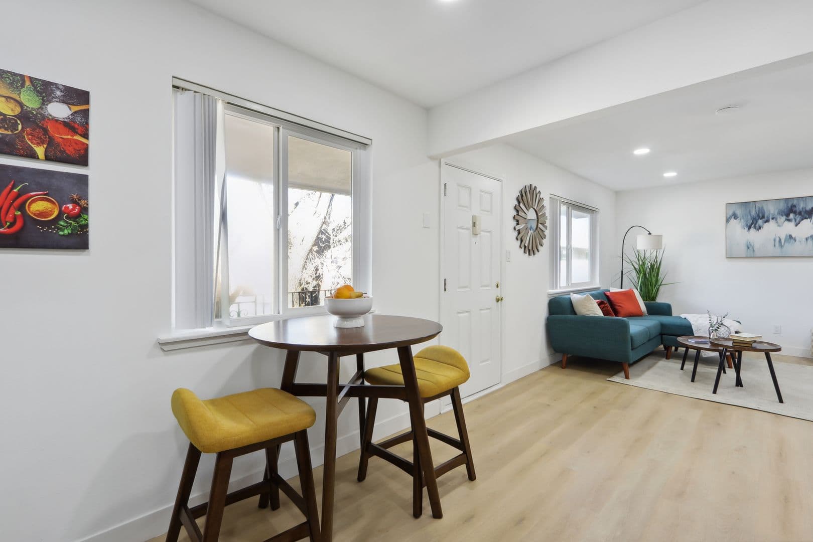 Davis Apartment: 505 - 525  I Street