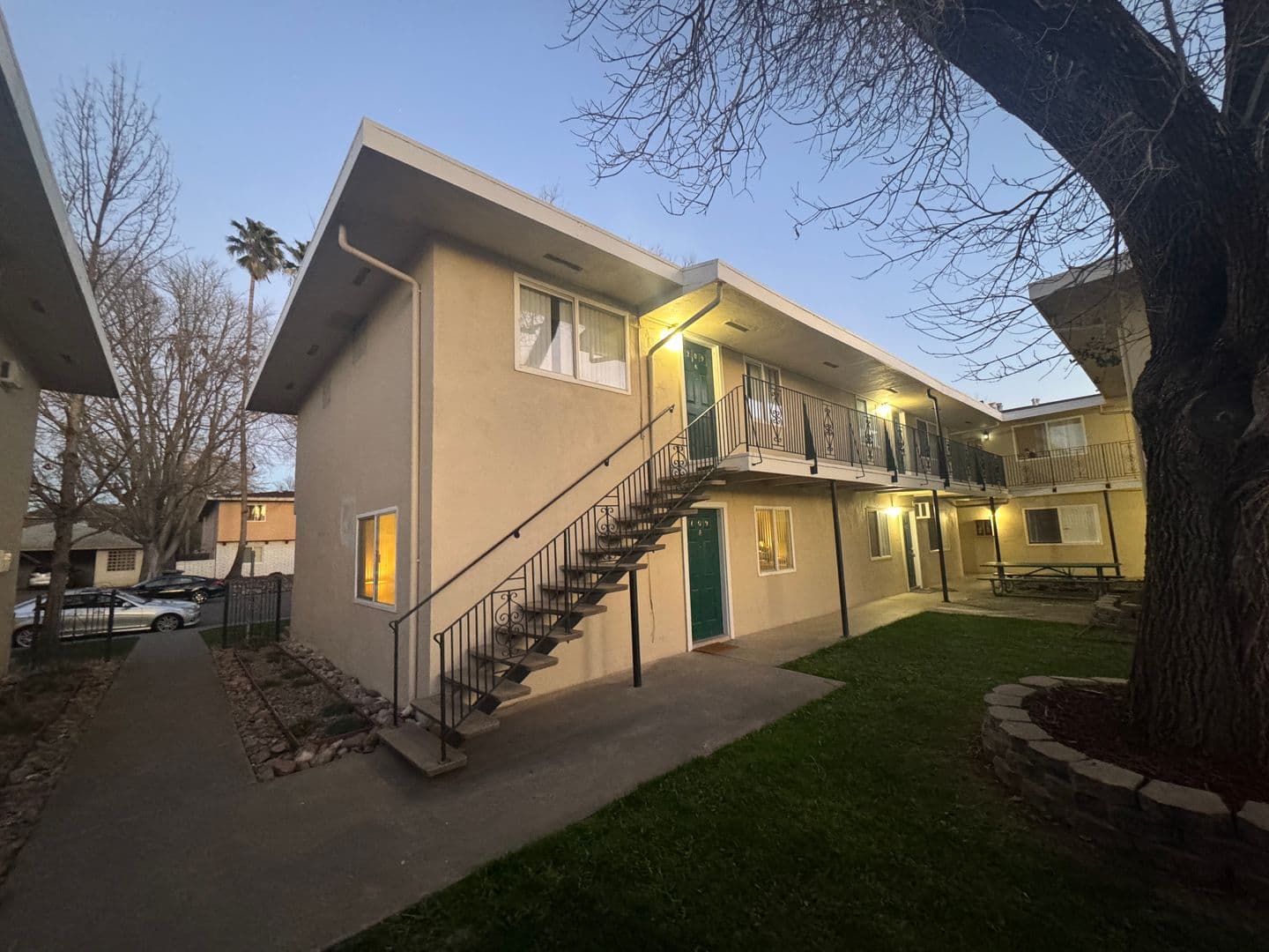 Davis Apartment: 505 - 525  I Street