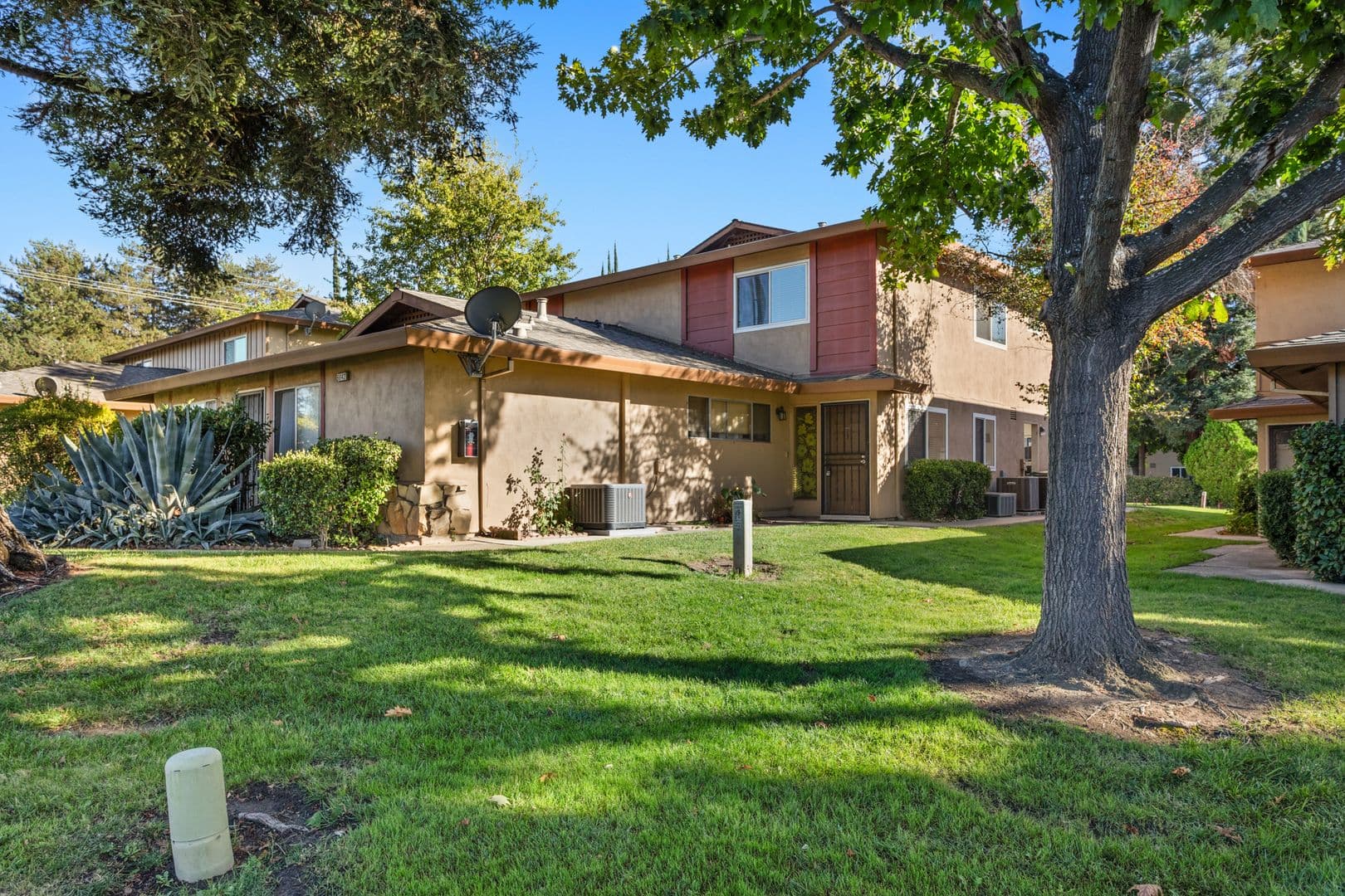 Sacramento House: 5642 Madison Avenue, #3