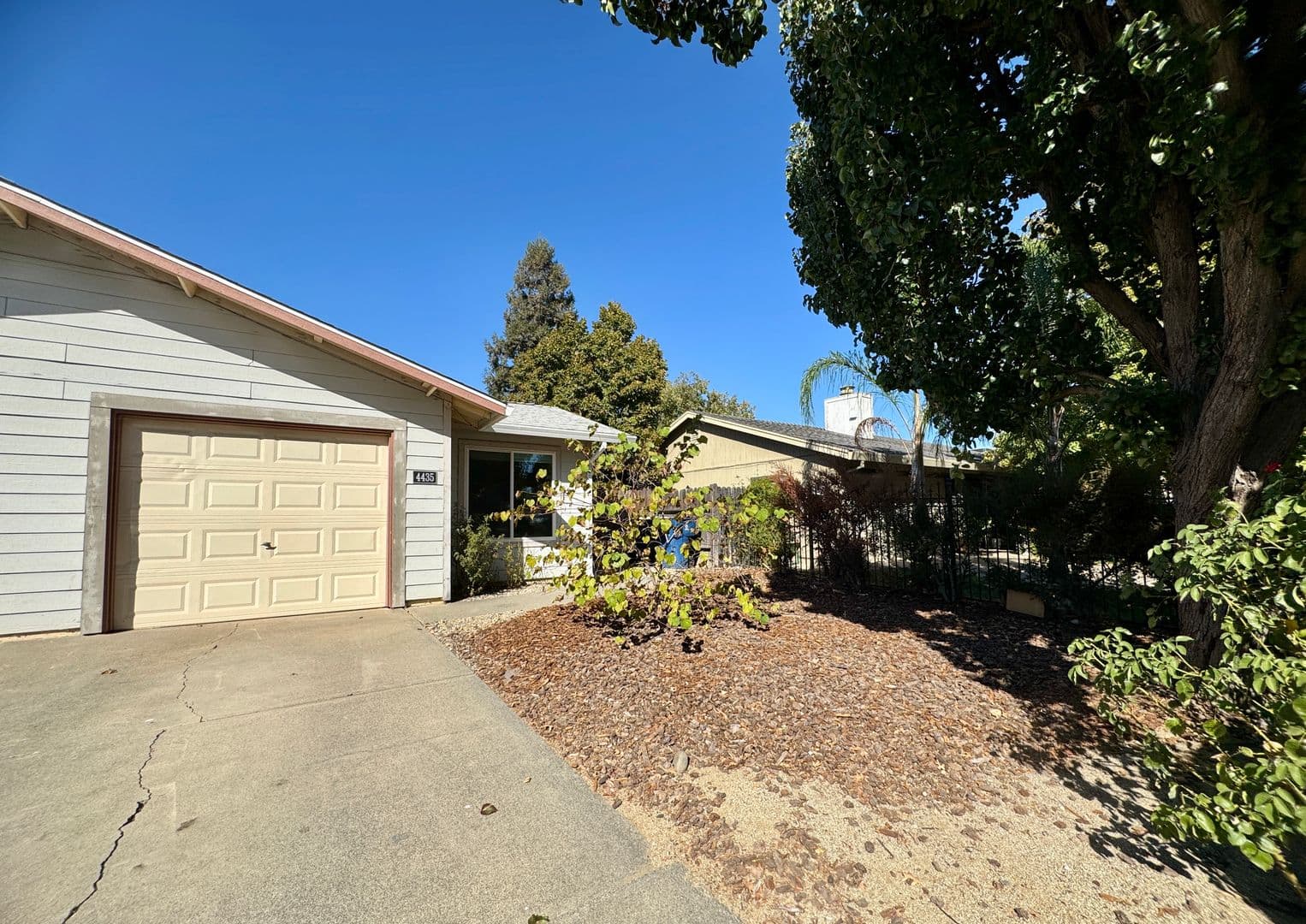 Sacramento Apartment: 4435 4465 Pow Way