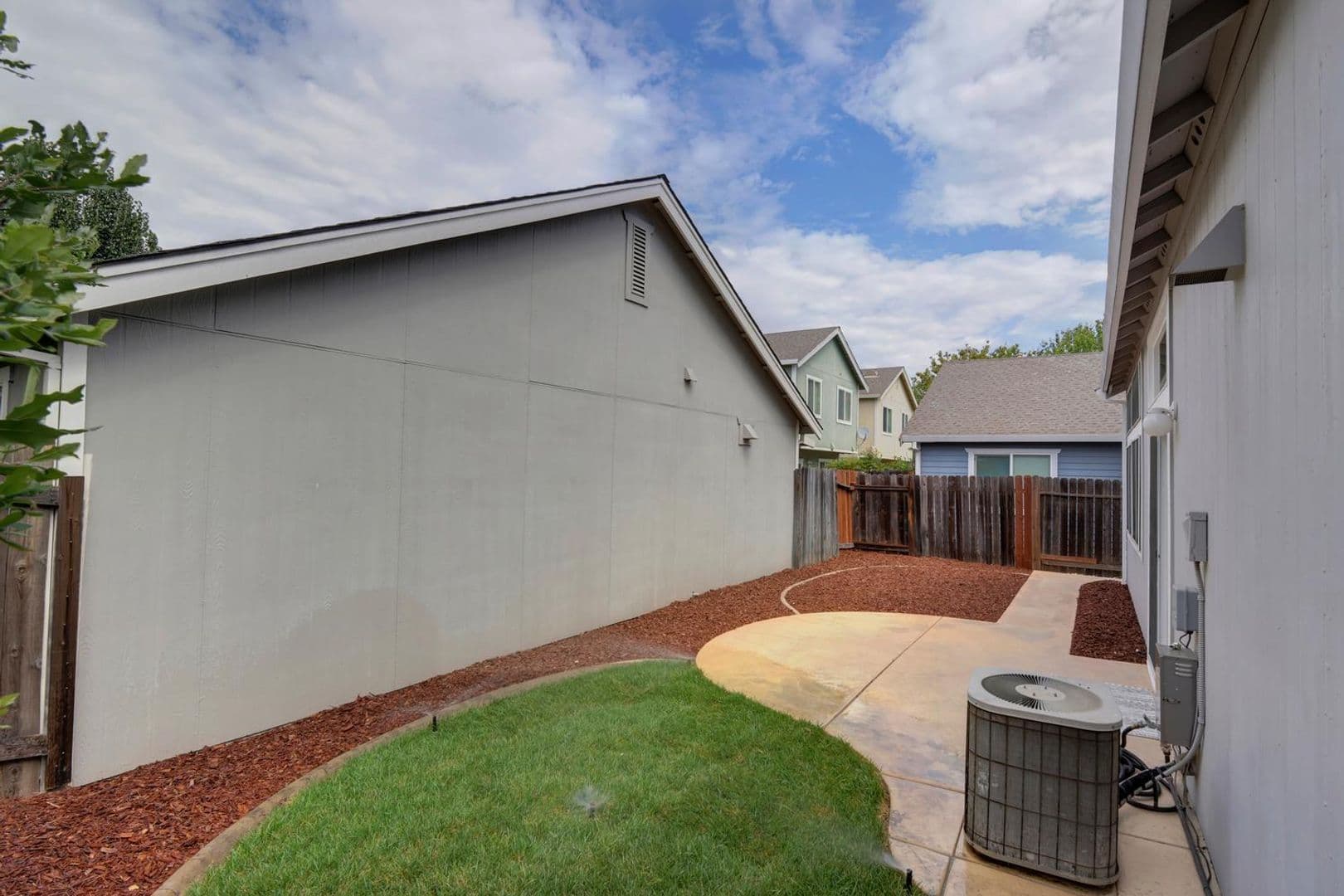 Elk Grove House: 6455 Laguna Mirage Lane