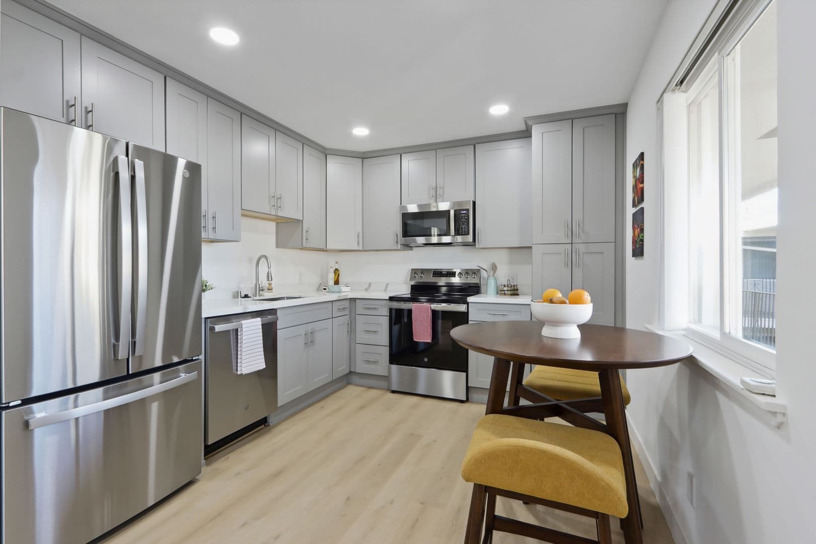 Davis Apartment: 505 - 525  I Street