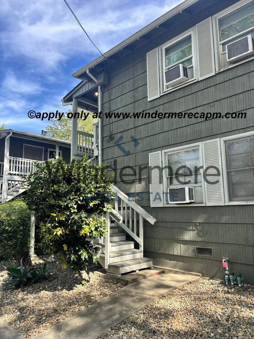 Sacramento House: 321 28th Street #6