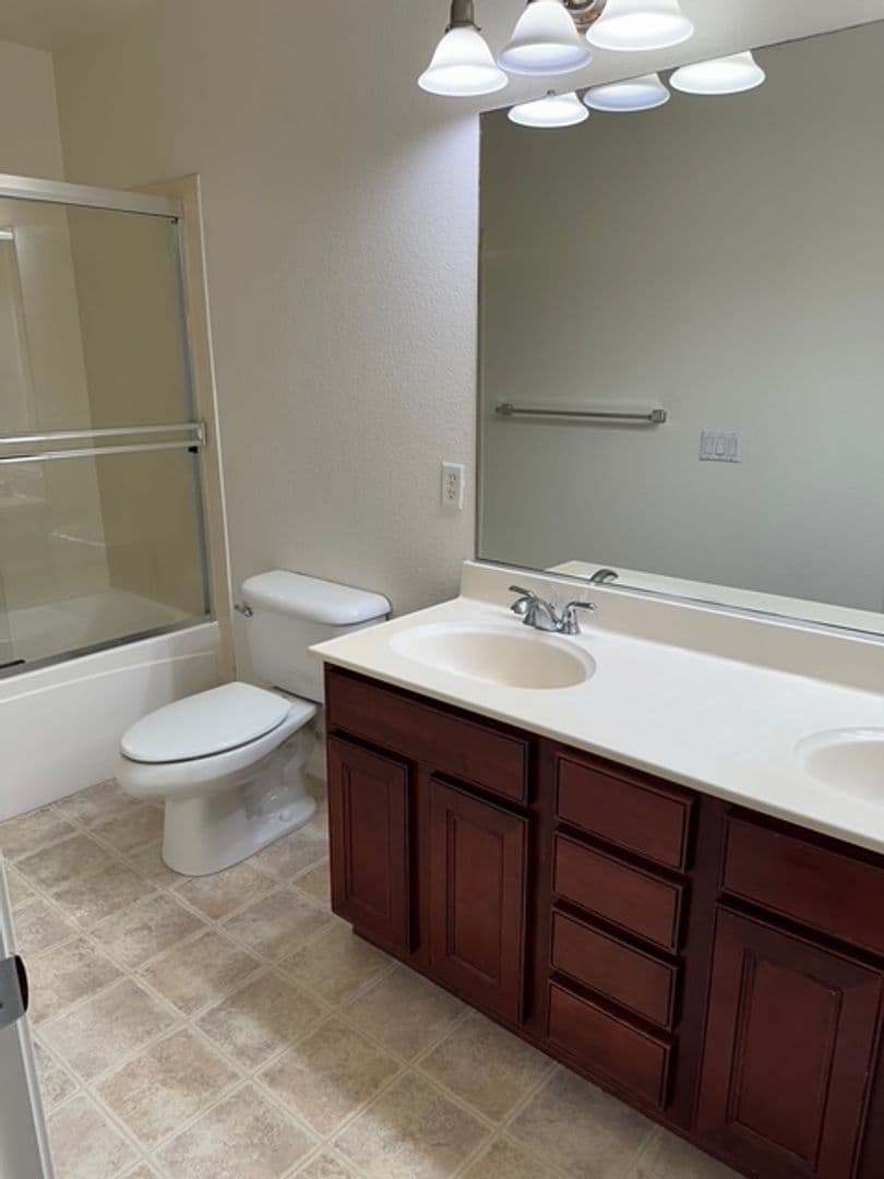 Sacramento Condo: 3301 N Park Dr #3916