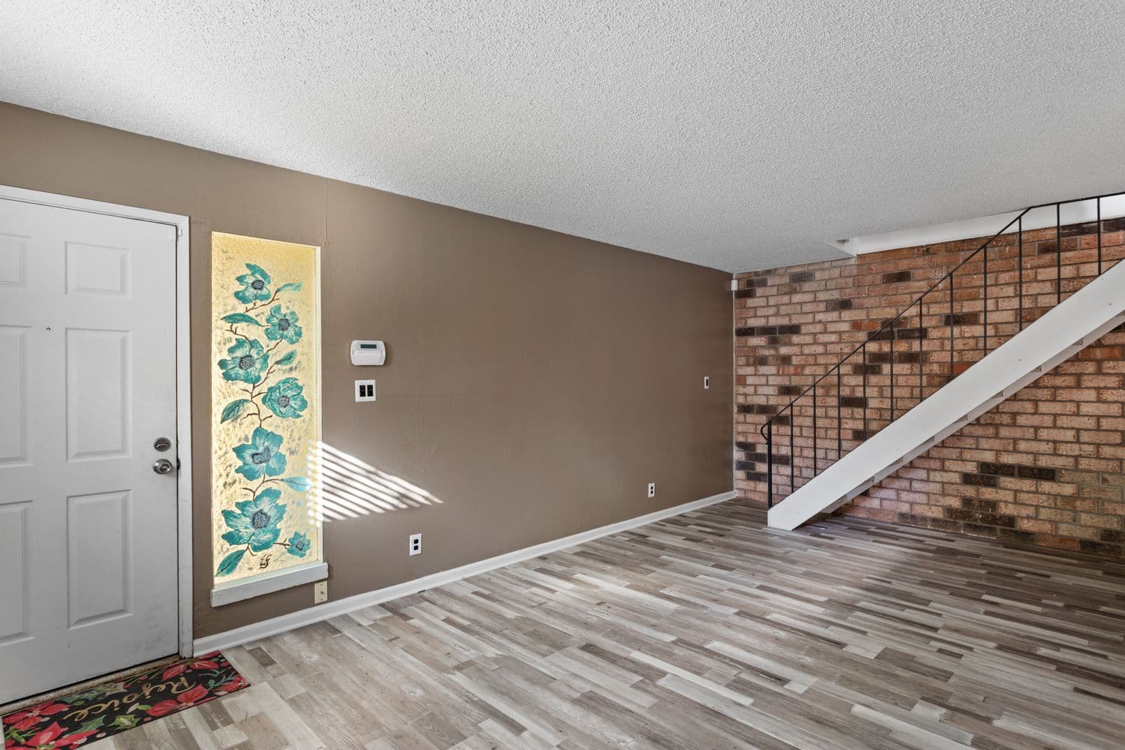 Sacramento House: 5642 Madison Avenue, #3