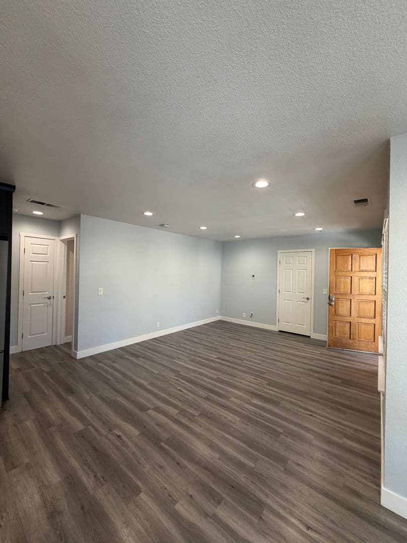 Davis Apartment: 231 3rd Street