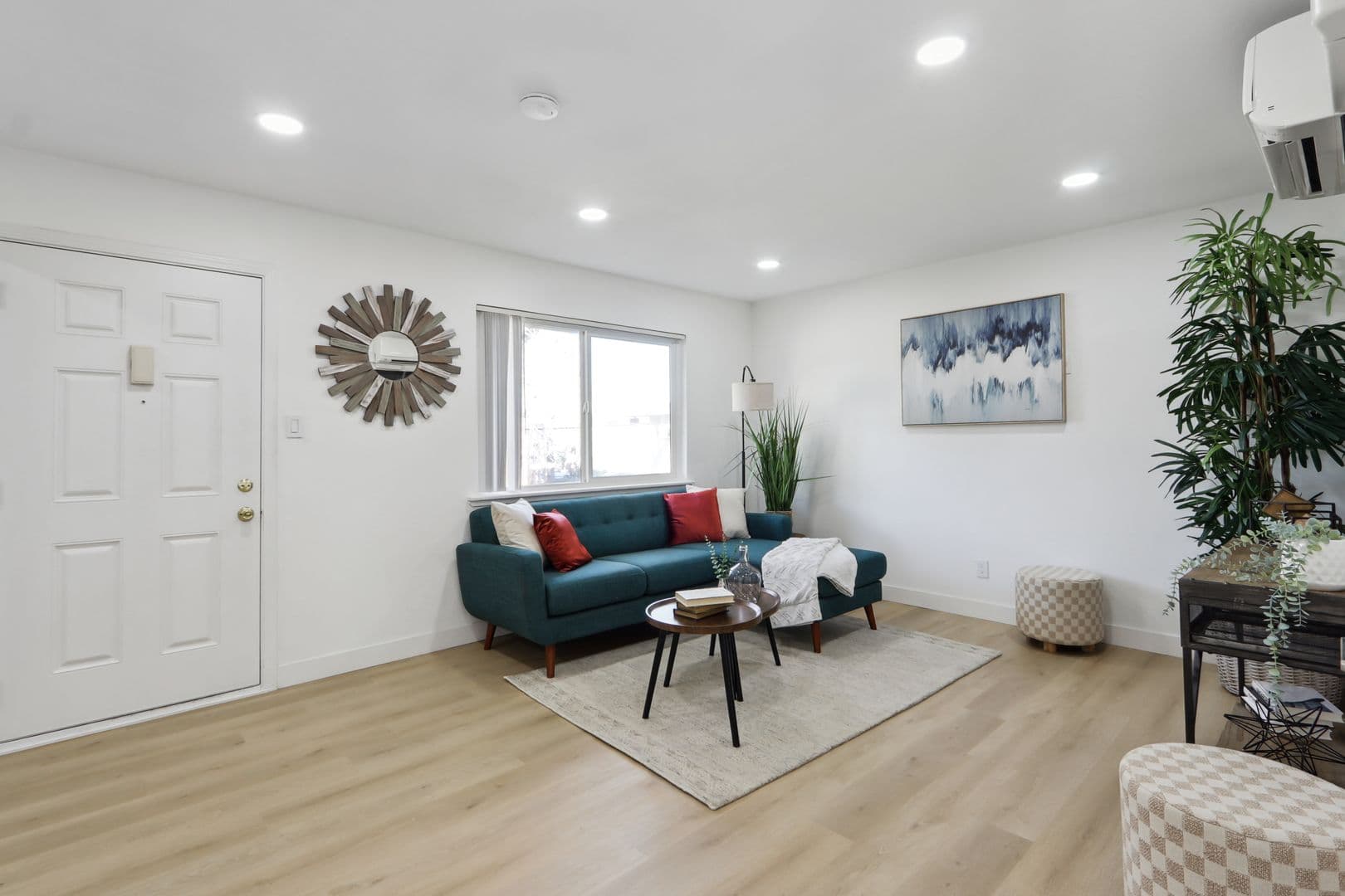 Davis Apartment: 505 - 525  I Street