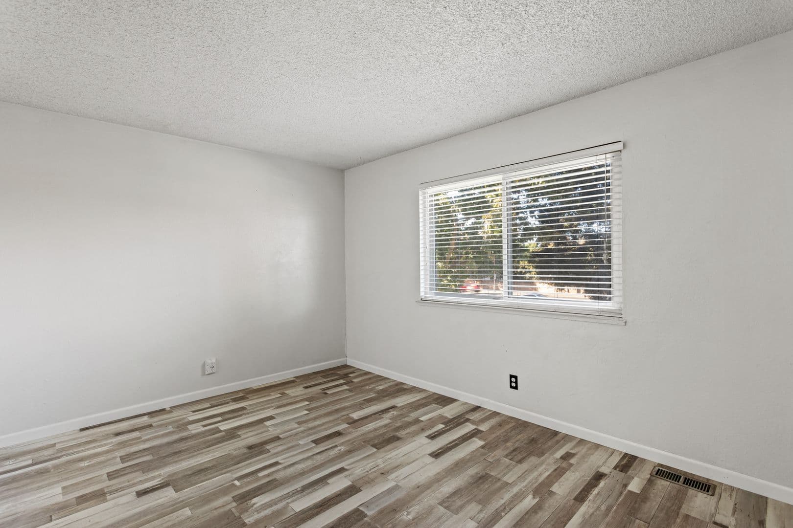 Sacramento House: 5642 Madison Avenue, #3