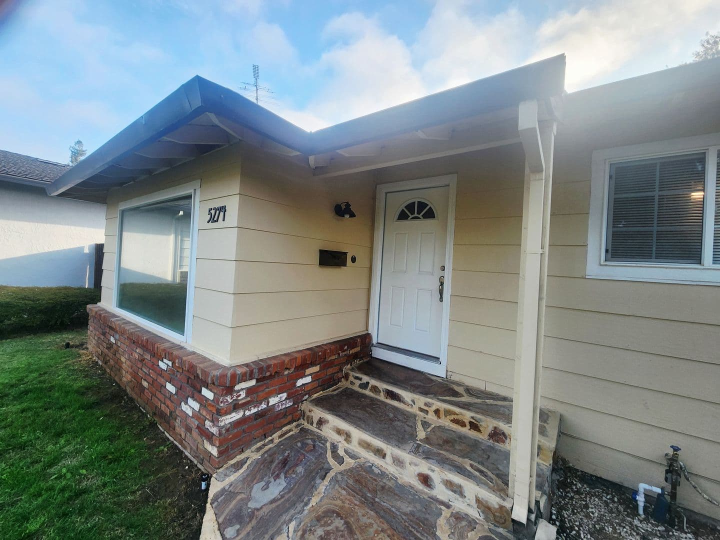 Carmichael House: 5274 Heritage Drive