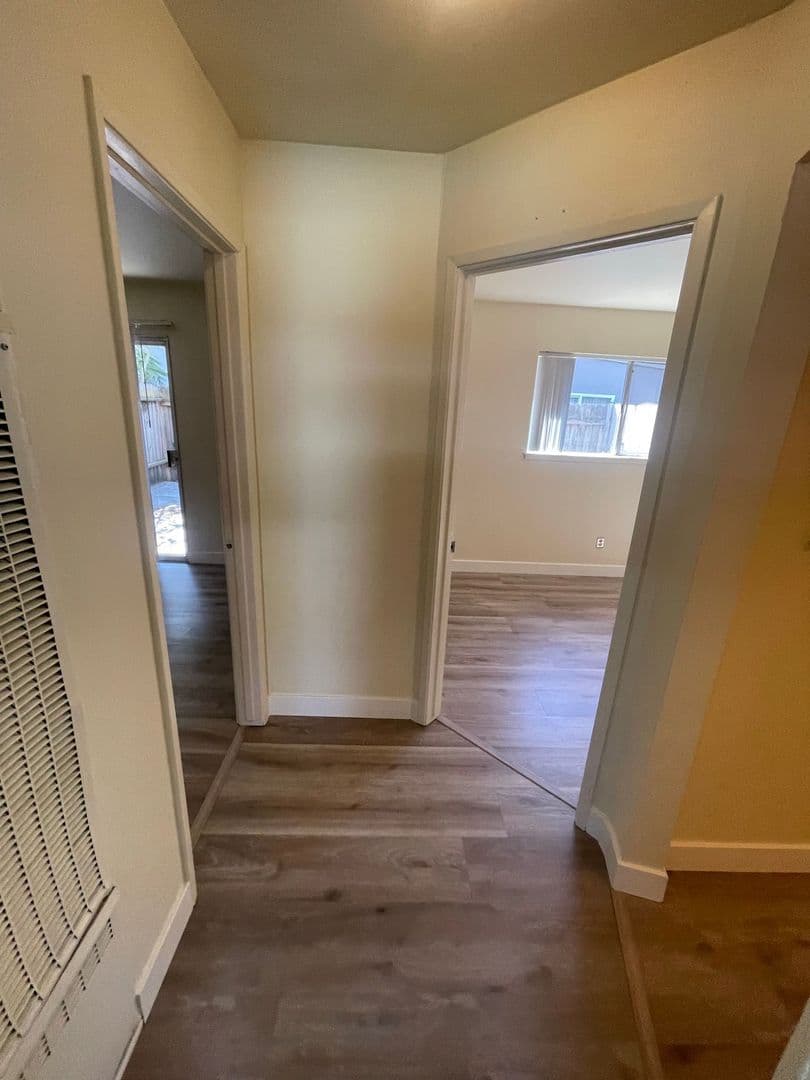 Davis Apartment: 1615-1625 E 8th Street