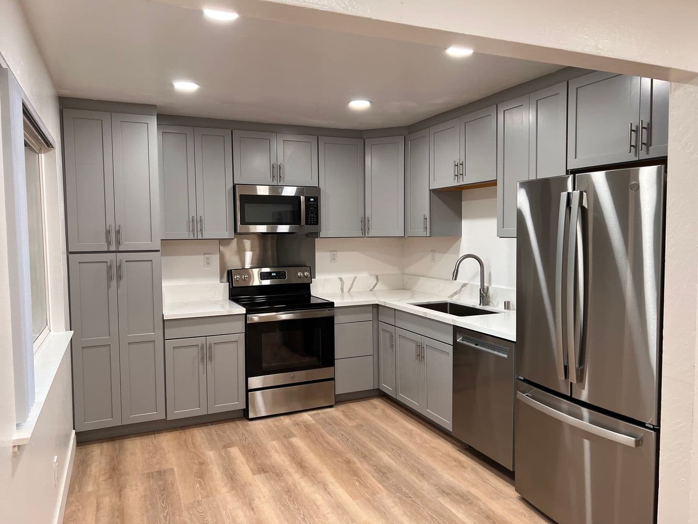 Davis Apartment: 505 - 525  I Street