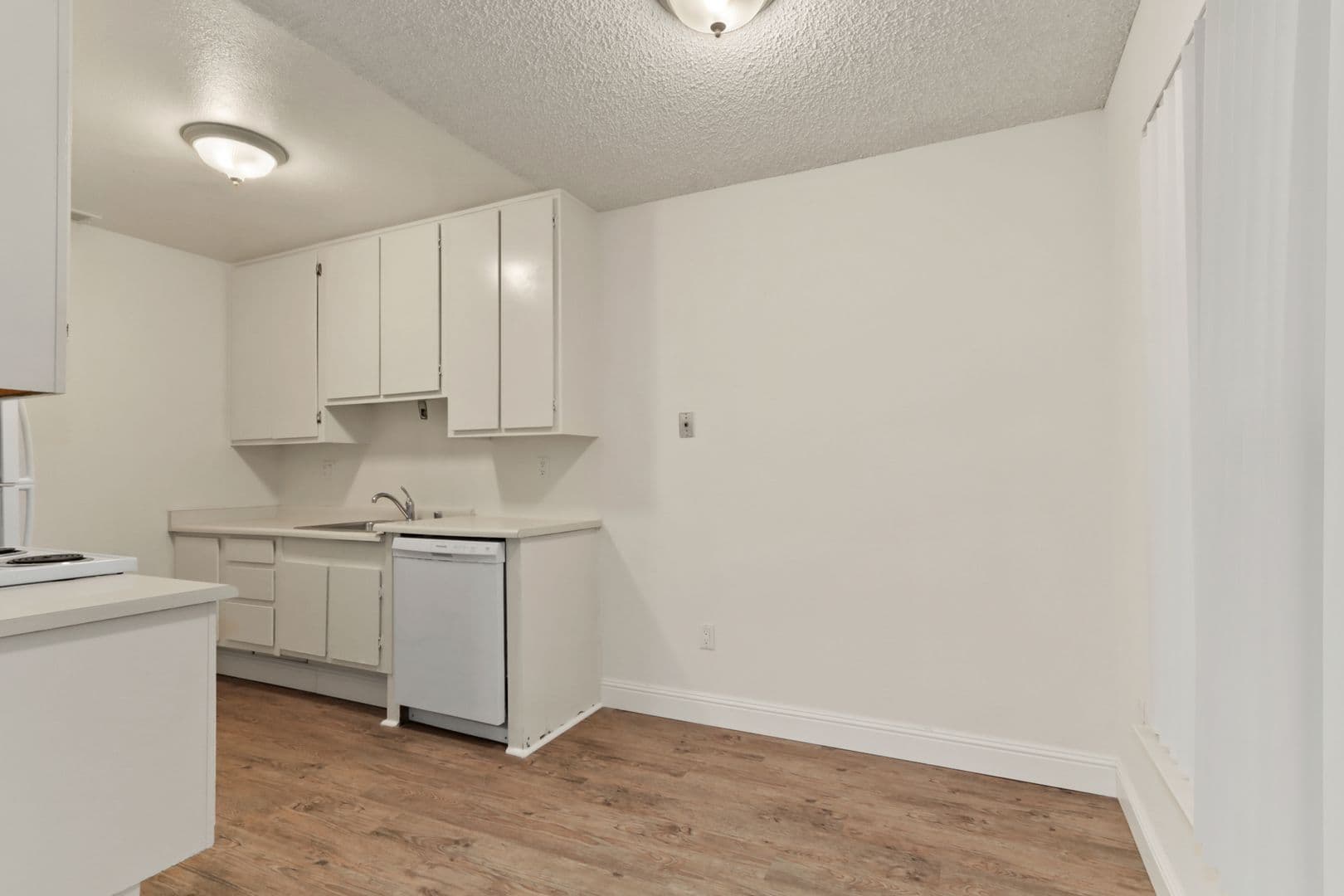 Davis Apartment: 1050 Lake Blvd.