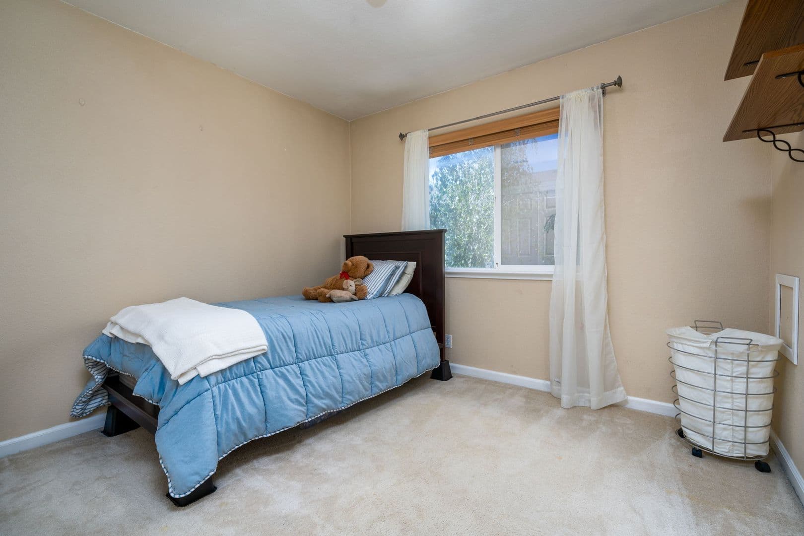 Davis House: 2277 Halsey Circle