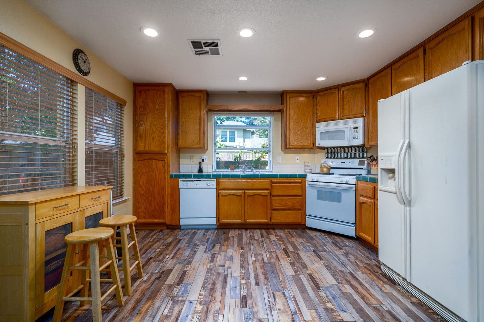 Davis House: 2277 Halsey Circle