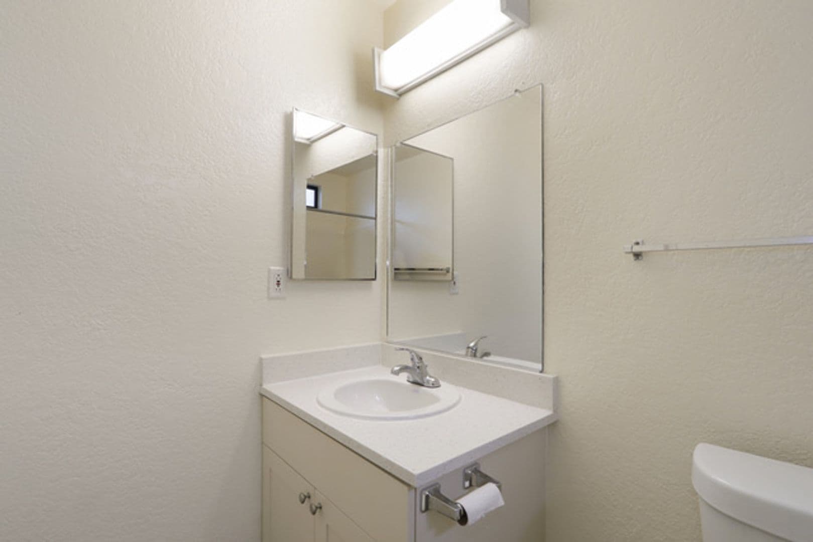 Davis Apartment: 2255 Sycamore Lane