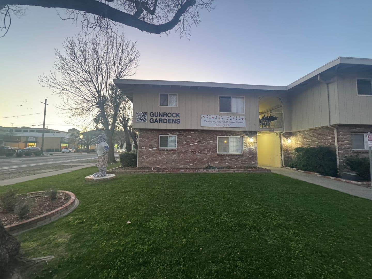 Davis Apartment: 505 - 525  I Street