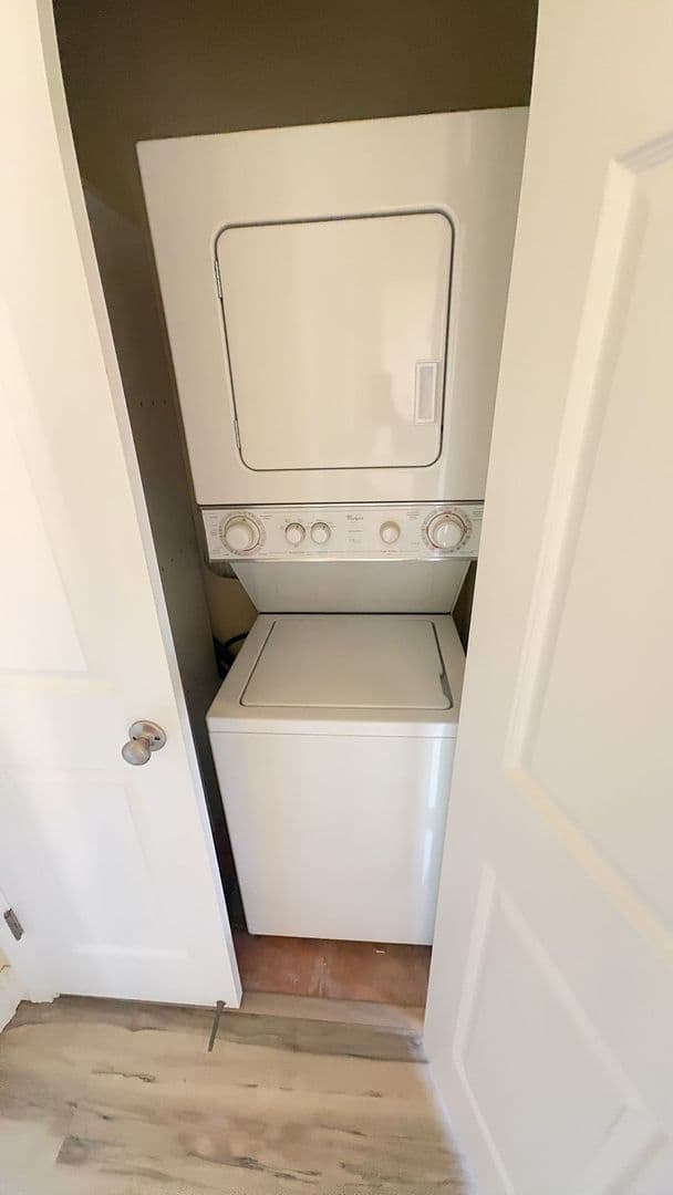 Davis House: 2315 Glacier Place, #A