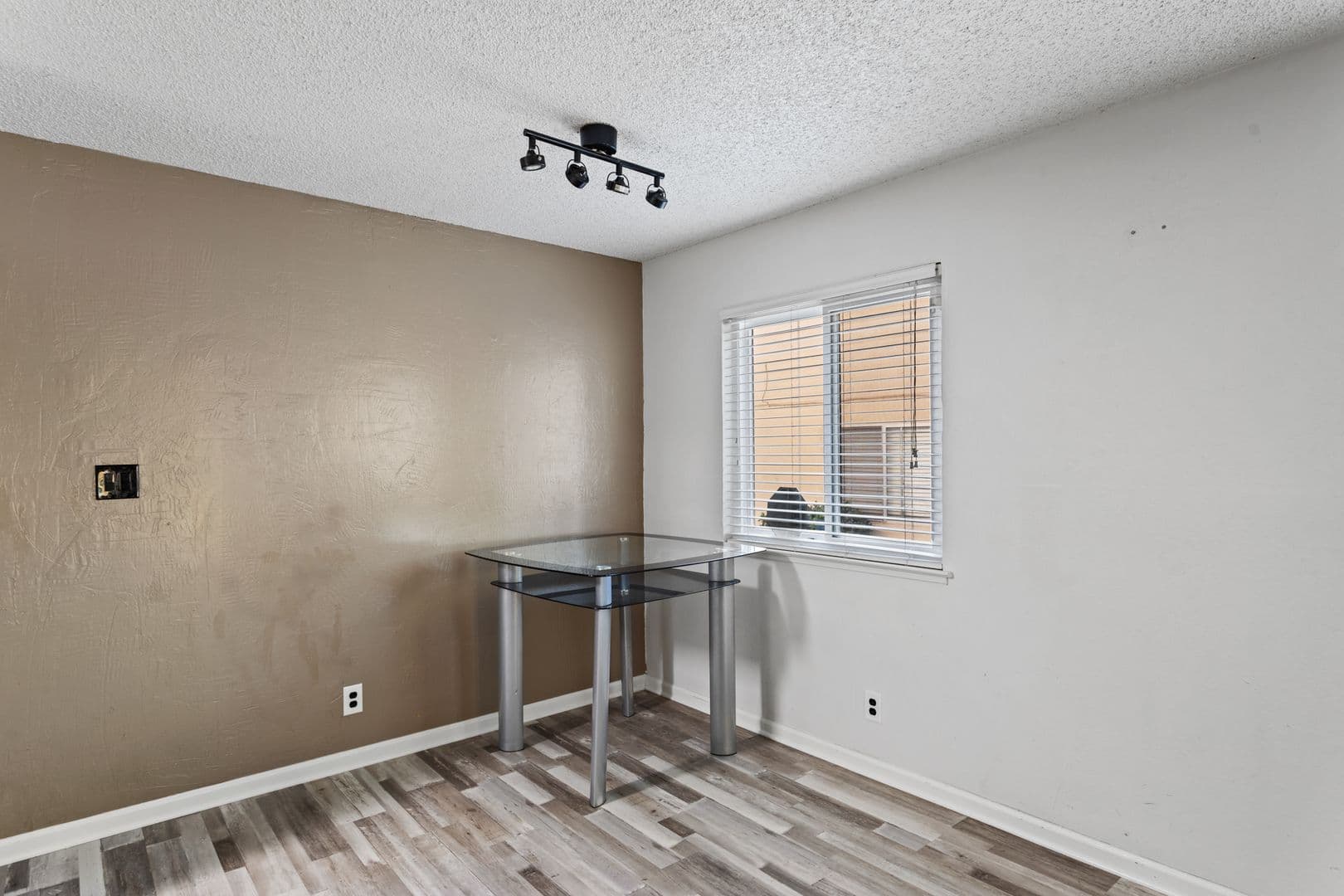 Sacramento House: 5642 Madison Avenue, #3