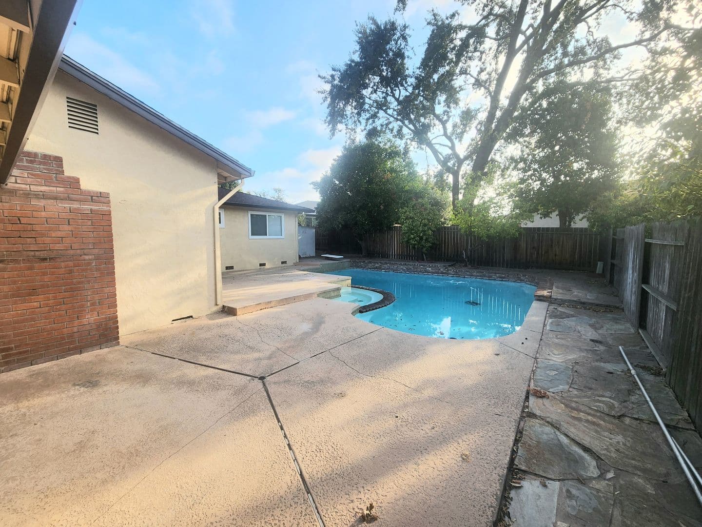 Carmichael House: 5274 Heritage Drive