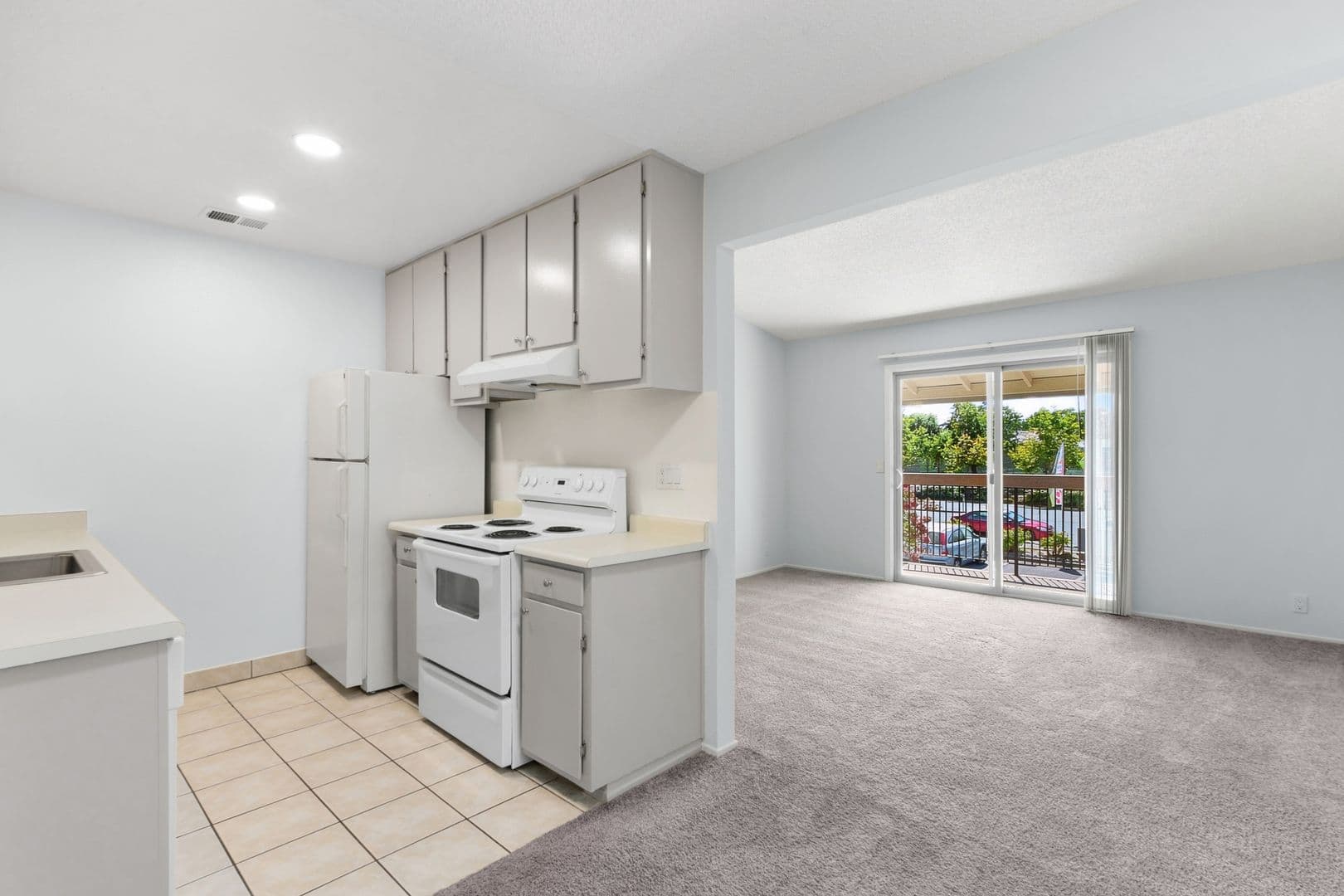 Davis Apartment: 1050 Lake Blvd.