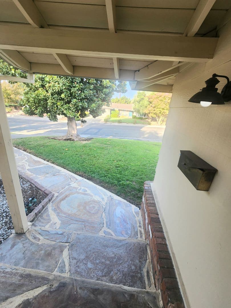 Carmichael House: 5274 Heritage Drive